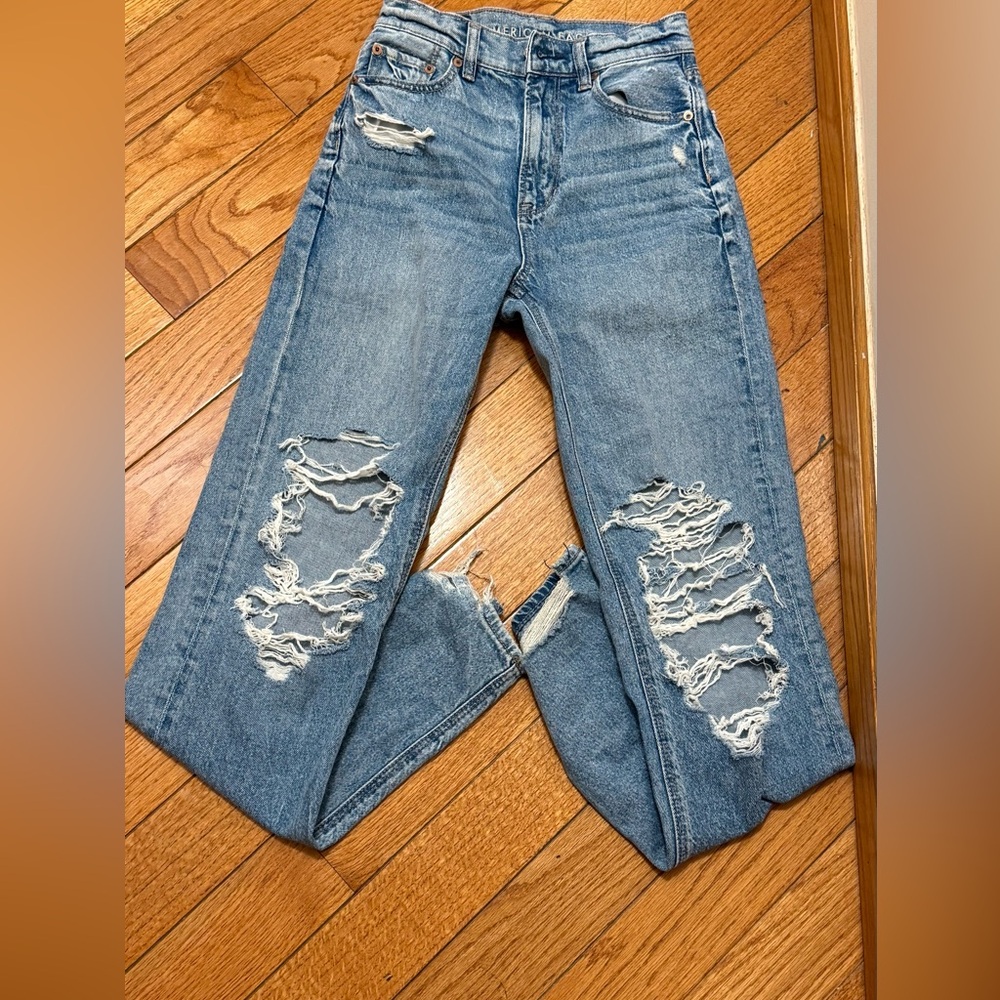 American Eagle Outfitters Light Blue Distressed Strigid Jeans Size 000